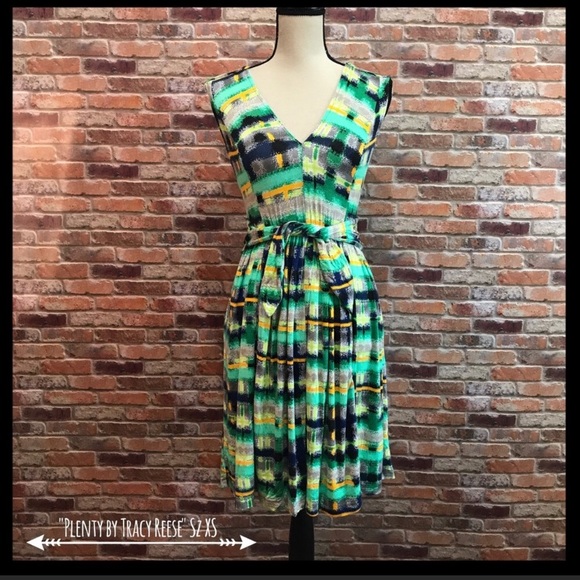 Flattering Tracy Reese Aven dress. - Picture 1 of 4